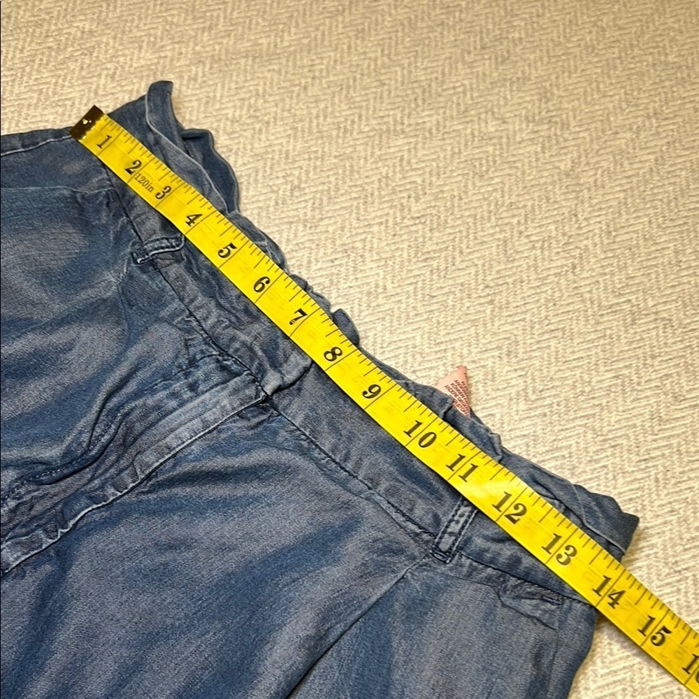 RW&CO High-Waisted 100% Lyocell Blue Shorts with Paper-Bag Waist. Size 6 - Picture 5 of 10